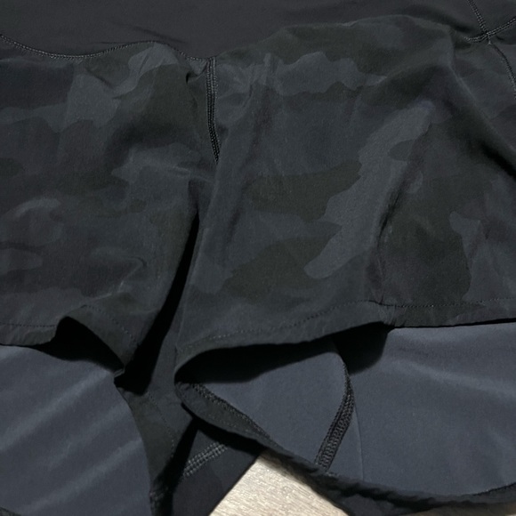 Lululemon Athletica Black Camouflage Athletic Shorts- 6 Long - Picture 2 of 8